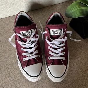 Converse Maroon Size 8